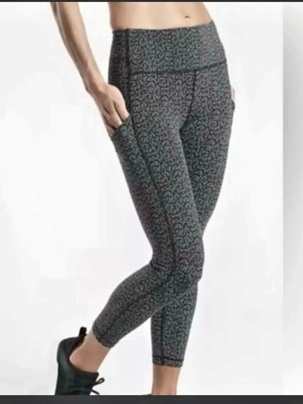 Danskin Animal Print Leggings in Gray Size Medium
